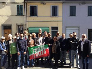 silvio-berlusconi-bandiere-a-mezzasta-in-consiglio-regionale