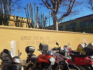 scritte-sui-muri-delle-scuole-fiorentine-alfredo-libero