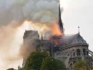 parigi-incendio-a-notre-dame-le-immagini-sui-social