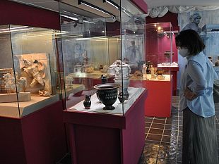 al-museo-archeologico-di-vetulonia-esposto-un-vaso-da-banchetto
