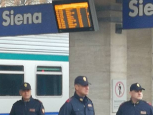 sorpreso-ad-attraversare-i-binari-migrante-racconta-la-sua-storia-agli-agenti