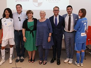 il-siena-presenta-la-maglie-e-ci-mette-il-cuore