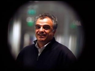 a911021440-jean-marc-gonin-e-olivier-guez-presentano-la-caduta-del-muro