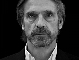 b103222127-sharon-stone-e-jeremy-irons-sul-palco-a-cortona