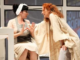 a911151912-la-strana-coppia-con-mariangela-d-abbraccio-ed-elisabetta-pozzi