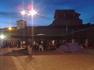 b207161646-accoltellato-alla-fortezza-da-basso-in-casa-aveva-un-arsenale