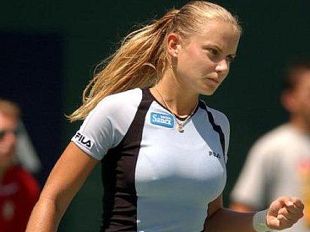 a805100954-tennis-oggi-la-finale-del-femminile-i-torneo-citta-di-firenze-br-jelena-dokic-e-lucie-hradecka-le-due-tenniste-in-lotta-per-il-trofeo