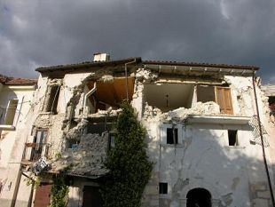 b003171451-a-firenze-si-ritrovano-i-volontari-dell-emergenza-abruzzo