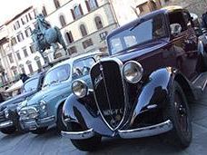 b107110801-sfilata-di-auto-d-epoca-in-santa-croce