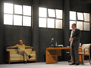 b311012304-luca-zingaretti-e-la-torre-d-avorio-nei-teatri-fts