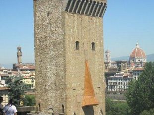 b206221625-attacco-d-arte-il-comune-di-firenze-chiede-la-rimozione-del-nasone