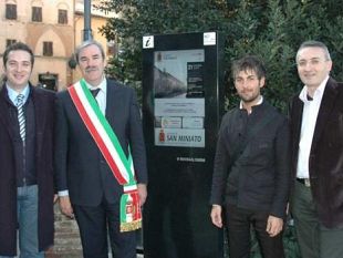 a911211513-a-san-miniato-un-totem-interattivo-con-informazioni-in-tempo-reale