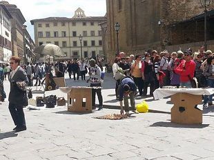 poster-aste-per-selfie-e-bigiotteria-abusivi-in-centro-storico
