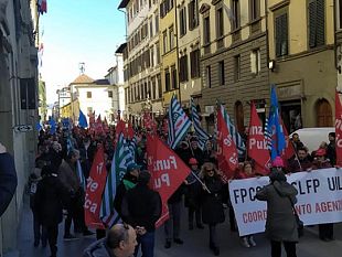 agenzia-entrate-a-corto-di-organico-corteo-a-firenze