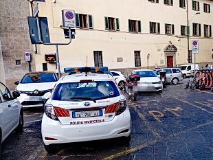 vigili-urbani-aggrediti-e-feriti-crescono-i-casi-a-firenze
