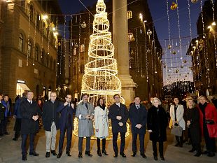 via-tornabuoni-illuminata-ce-aria-di-natale