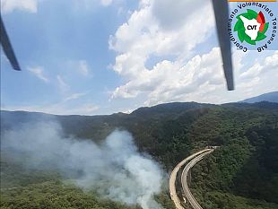 incendio-in-toscana-lungo-lautostrada