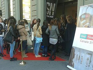 shopping-night-lunga-fila-per-il-casting-a-firenze