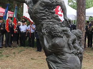 il-sindaco-inaugura-il-monumento-a-salvo-dacquisto