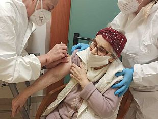 parte-dalle-rsa-la-campagna-di-vaccinazione-antinfluenzale-e-covid-19