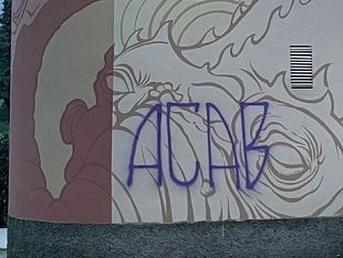 pontassieve-scritta-vandalica-su-opera-di-street-art