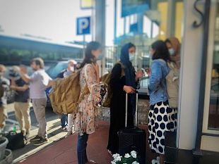 arrivati-a-firenze-i-primi-afgani-le-foto