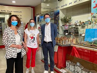 il-corteo-storico-in-miniatura-sfila-nelle-vetrine-di-modellismo