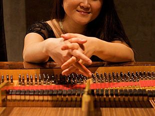 b401181457-la-pianista-jin-ju-in-concerto