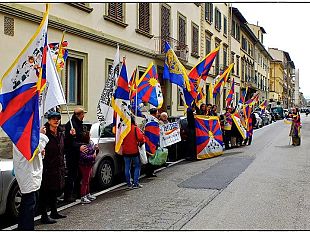 b303101627-tibetan-uprising-day-mobilitazione-davanti-al-consolato-cinese
