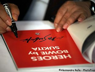 da-ziggie-stardust-a-heroes-il-fotografo-di-bowie-a-firenze