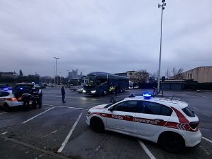 sei-bus-stranieri-controllati-dai-vigili-multe-per-migliaia-di-euro