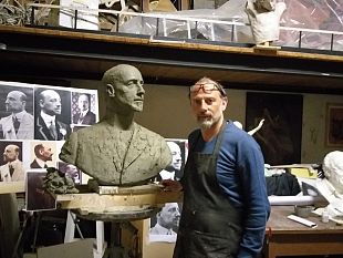 versiliana-un-busto-di-dannunzio-sognando-di-ripartire