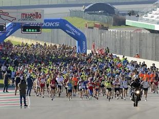 mugello-gp-run-podisti-sul-tracciato-iridato