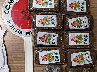 utilizzava-lauto-come-deposito-della-droga