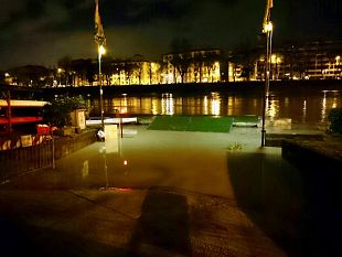 arno-in-piena-notte-di-lavoro-alla-canottieri-comunali