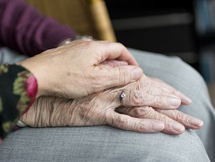 ffirenze-contributi-per-chi-segue-un-familiare-anziano-non-autosufficiente