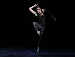 eleonora-abbagnato-danza-per-omaggio-in-viola-a-firenze