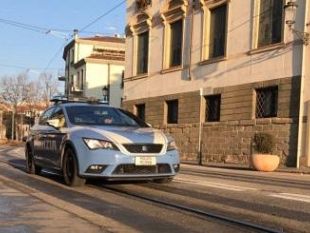 nella-cassetta-della-posta-cera-la-droga