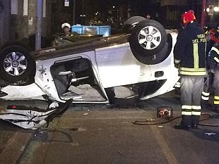 incidente-a-firenze-vettura-ribaltata-e-feriti