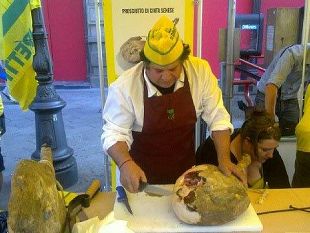 b112082151-campagna-amica-in-toscana-l-alternativa-per-regali-e-cenoni