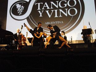 b106270010-tango-y-vino-ieri-sera-all-odeon