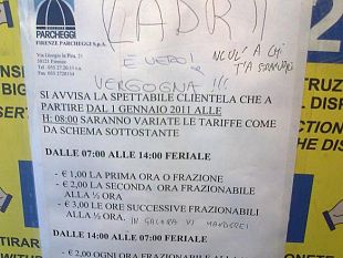 b101161431-ladri-recita-il-cartello-nel-parcheggio-sponsor-del-maggio