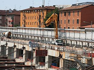 b107290828-tav-e-foster-firenze-come-bologna-via-carracci-una-scuola-di-vita-foto