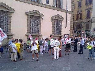 b108031421-tav-a-roma-la-firma-a-firenze-la-protesta-in-piazza-duomo