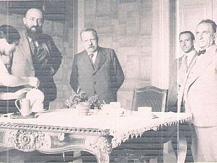 a908210906-cortonantiquaria-tra-le-pochissime-a-resistere-alla-crisi