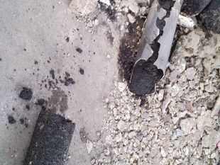 a811082338-ponte-all-indiano-danni-alla-struttura-dai-tubi-di-scolo-dell-acqua-piovana-riempiti-di-cemento-e-catrame