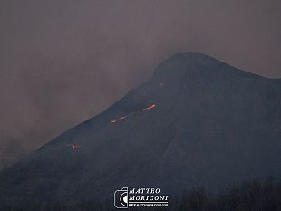 incendio-sul-monte-prana-a-camaiore