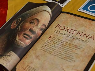 chiusi-gli-etruschi-si-raccontano-al-teatro-con-archeo