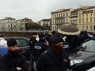 spari-a-firenze-morto-un-uomo-di-colore-in-centro-storico