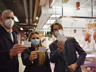 spesa-del-fiorentino-cento-giovani-aiutano-le-botteghe-storiche